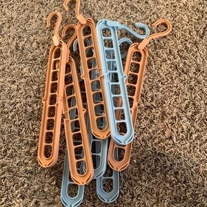 8 CT SPACE SAVING HANGERS